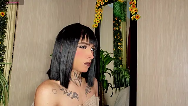 Snapshot of Micaela_Rangel chatting on October 25, 1:57 am Micaela Rangel online show from October 25, 1:57 am