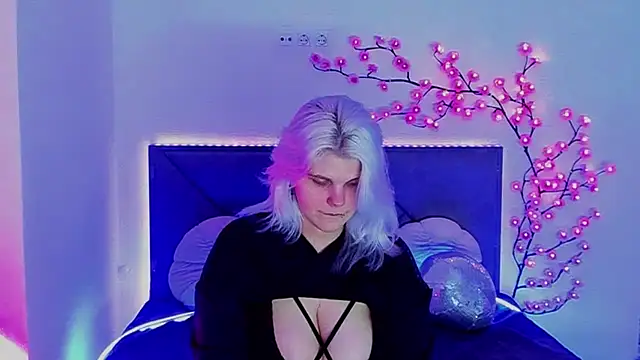 JoannLowe online show from March 18, 8:25 pm