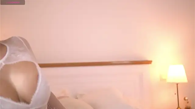 Snapshot of AdelineKing chatting on September 25, 2:10 am AdelineKing online show from September 25, 2:10 am