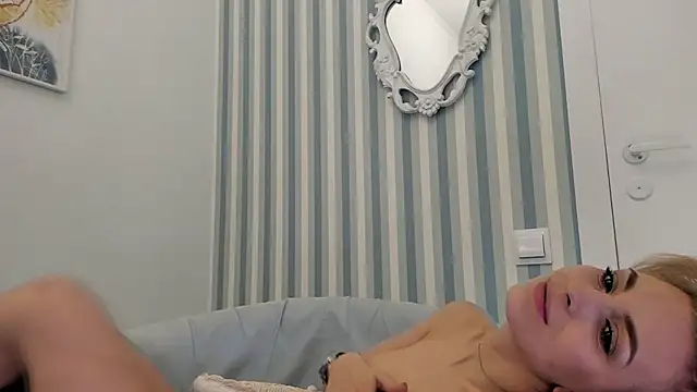 Snapshot of SakuFox chatting on October 13, 8:11 pm SakuFox online show from October 13, 8:11 pm