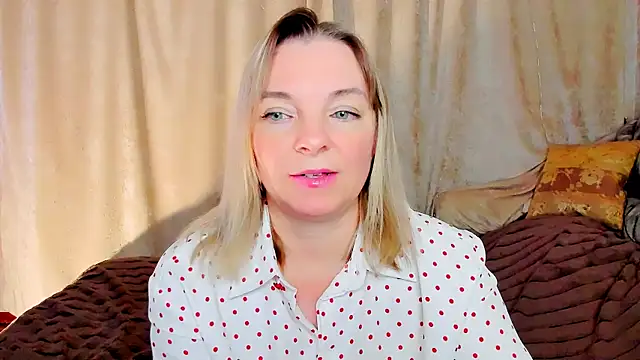 Regina  blue online show from December 4, 3:13 pm