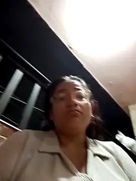 skarleth001 online show from October 7, 5:01 am