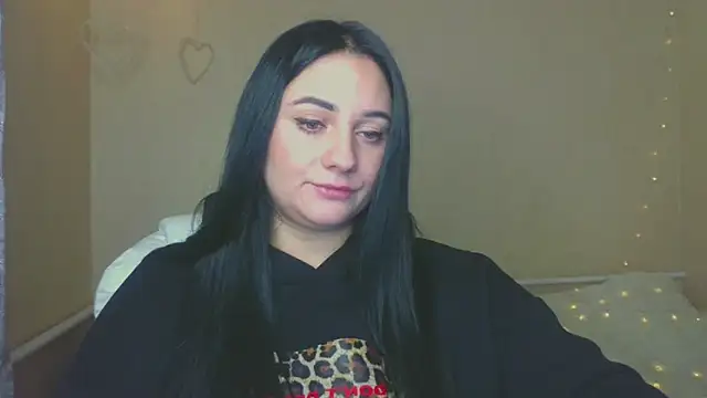 Emelyblum online show from October 16, 12:30 pm