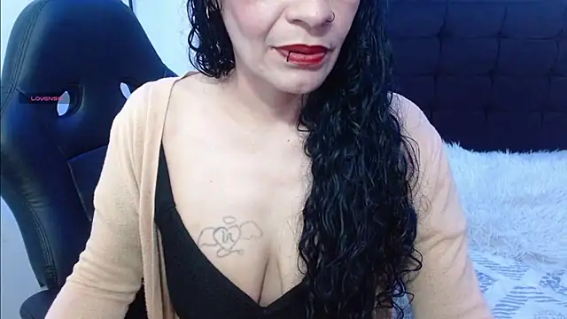 Snapshot of AlexandraJones_ chatting on September 26, 4:21 am AlexandraJones online show from September 26, 4:21 am