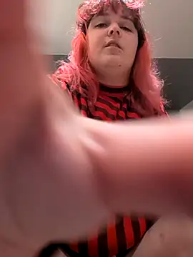 Snapshot of LadyRochester chatting on October 25, 1:02 am LadyRochester online show from October 25, 1:02 am