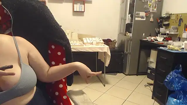 Snapshot of valerysexy chatting on October 31, 11:09 pm valerysexy online show from October 31, 11:09 pm