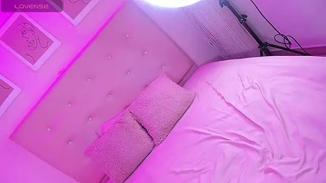 EIMY BRIGHT online show from April 22, 2:14 pm