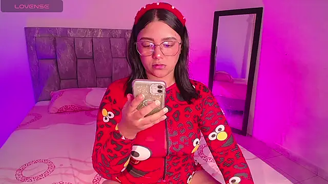 DIANEE 01 online show from November 7, 10:47 pm