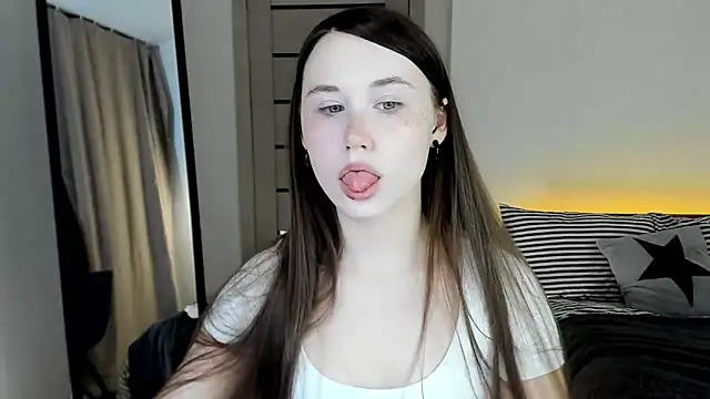 Stella Sunny online show from February 9, 5:59 pm