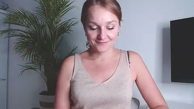 AliciaDesire online show from November 4, 2:00 pm