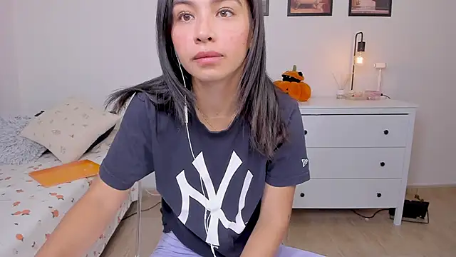 Snapshot of Adriennesexxx chatting on September 28, 6:46 pm Adriennesexxx online show from September 28, 6:46 pm