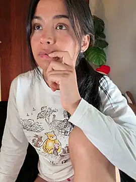 Adriennesexxx online show from April 15, 7:58 pm