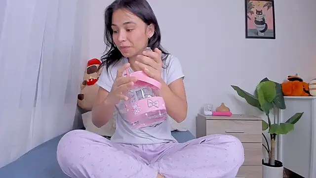 Snapshot of Adriennesexxx chatting on October 26, 7:42 pm Adriennesexxx online show from October 26, 7:42 pm