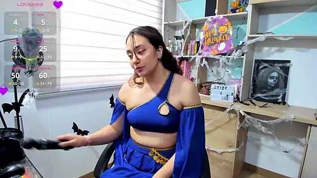 Snapshot of ArtemisNature chatting on October 31, 9:30 pm ArtemisNature online show from October 31, 9:30 pm