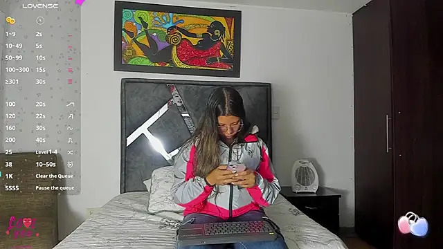 Vahiolet smith online show from October 26, 3:35 am