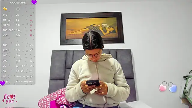 Vahiolet smith online show from April 17, 3:30 am