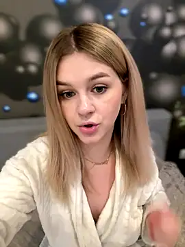 Snapshot of Love_Bri chatting on October 14, 9:23 am Love Bri online show from October 14, 9:23 am