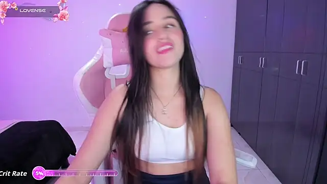 Snapshot of Tinylottie chatting on October 1, 4:45 pm Tinylottie online show from October 1, 4:45 pm