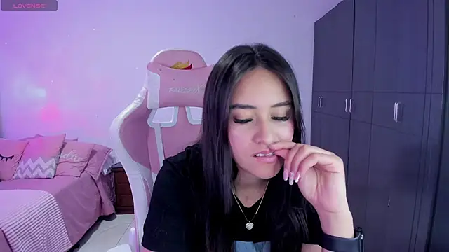 Snapshot of Tinylottie chatting on October 30, 6:31 pm Tinylottie online show from October 30, 6:31 pm