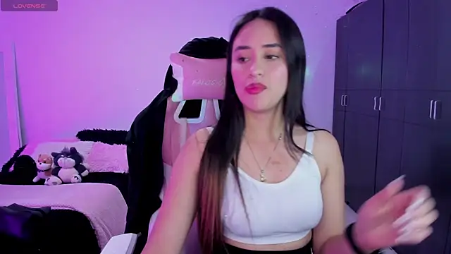 Snapshot of Tinylottie chatting on October 8, 10:25 pm Tinylottie online show from October 8, 10:25 pm