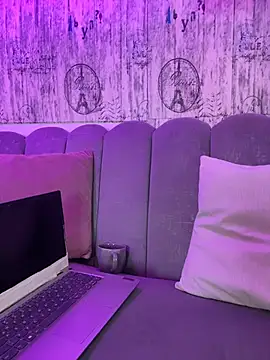 AbyThompson online show from March 2, 7:20 pm