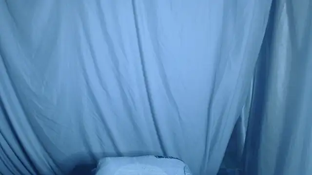 Snapshot of 1BECHA1 chatting on October 4, 4:33 pm 1BECHA1 online show from October 4, 4:33 pm