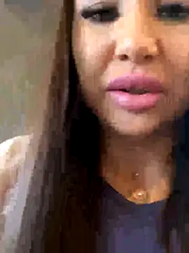 Snapshot of beautydiamond chatting on October 10, 8:52 am beautydiamond online show from October 10, 8:52 am