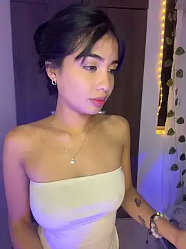 lina pink online show from April 3, 1:58 am