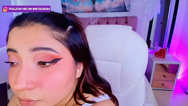 Snapshot of Emma_monserrat chatting on October 30, 7:59 pm Emma monserrat online show from October 30, 7:59 pm