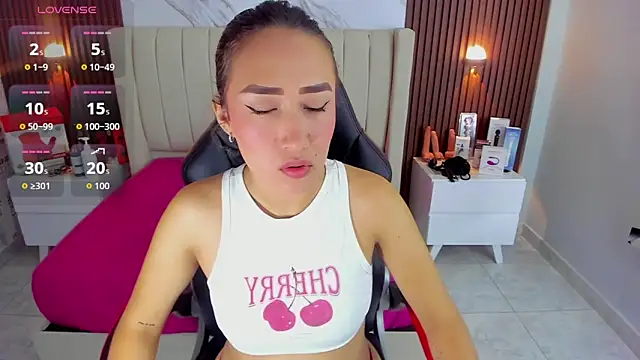 Snapshot of CAMILAGRAY chatting on October 29, 12:53 pm CAMILAGRAY online show from October 29, 12:53 pm