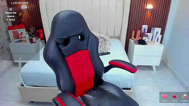 Snapshot of CAMILAGRAY chatting on October 17, 1:25 pm CAMILAGRAY online show from October 17, 1:25 pm