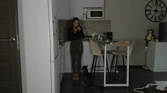 nilliluv online show from April 7, 4:25 am