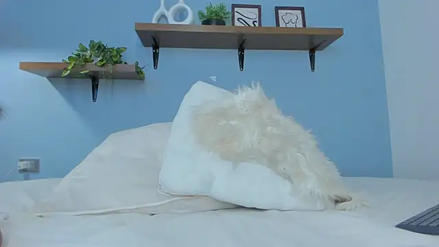 annawelk  online show from October 17, 12:41 pm