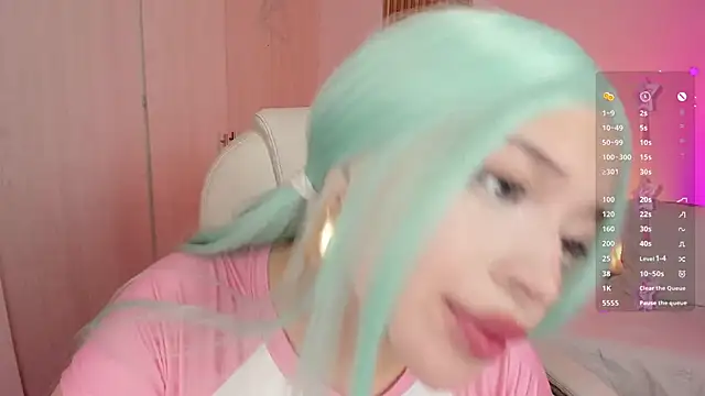 Snapshot of Kendall_Bunnyy chatting on October 30, 10:33 pm Kendall Bunnyy online show from October 30, 10:33 pm