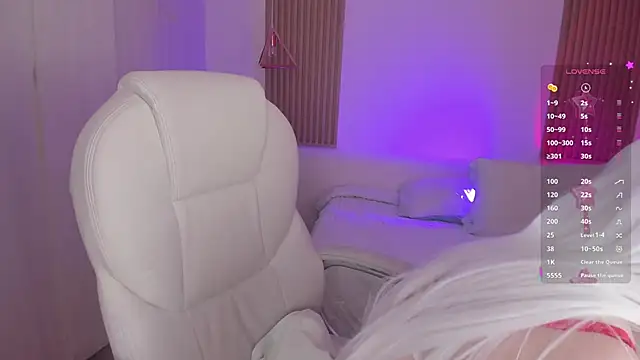 Snapshot of Kendall_Bunnyy chatting on October 6, 8:46 pm Kendall Bunnyy online show from October 6, 8:46 pm