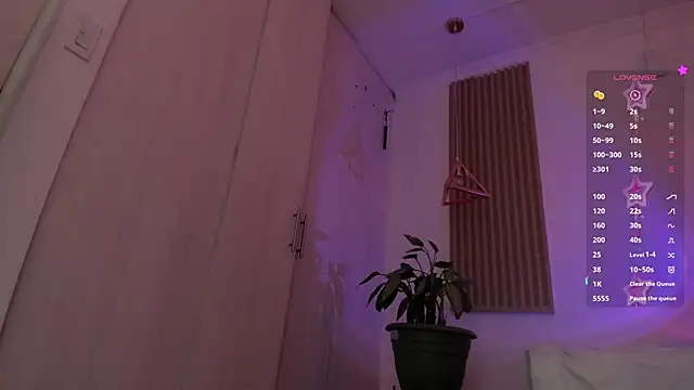 Snapshot of Kendall_Bunnyy chatting on September 23, 9:13 pm Kendall Bunnyy online show from September 23, 9:13 pm