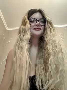 ZaraBloom online show from March 28, 4:28 pm