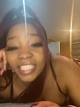 ItsLeyaa online show from October 15, 9:50 pm