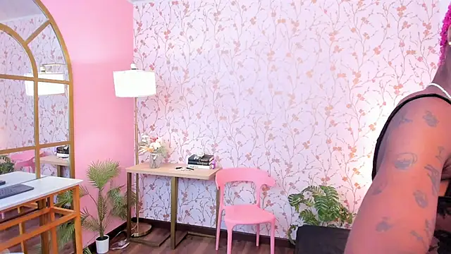 amber-hill online show from April 13, 2:07 pm