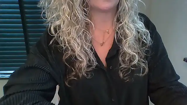 Snapshot of JenniLowen chatting on September 18, 12:26 pm JenniLowen online show from September 18, 12:26 pm