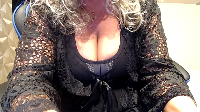 Snapshot of JenniLowen chatting on October 29, 12:09 pm JenniLowen online show from October 29, 12:09 pm