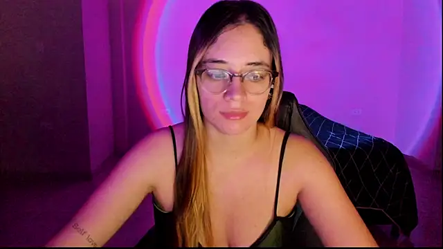 Snapshot of atenas_05_ chatting on October 3, 9:25 am atenas 05  online show from October 3, 9:25 am