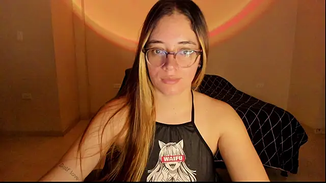 Snapshot of atenas_05_ chatting on October 6, 9:37 am atenas 05  online show from October 6, 9:37 am