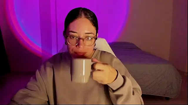 Snapshot of atenas_05_ chatting on October 23, 7:47 am atenas 05  online show from October 23, 7:47 am