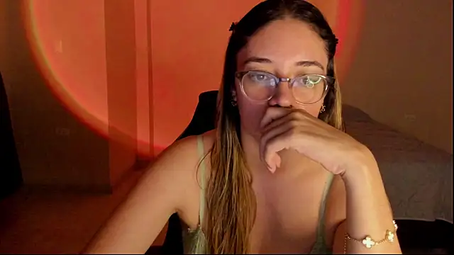 Snapshot of atenas_05_ chatting on October 26, 10:00 am atenas 05  online show from October 26, 10:00 am