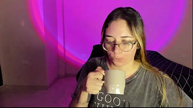 Snapshot of atenas_05_ chatting on October 15, 10:18 am atenas 05  online show from October 15, 10:18 am