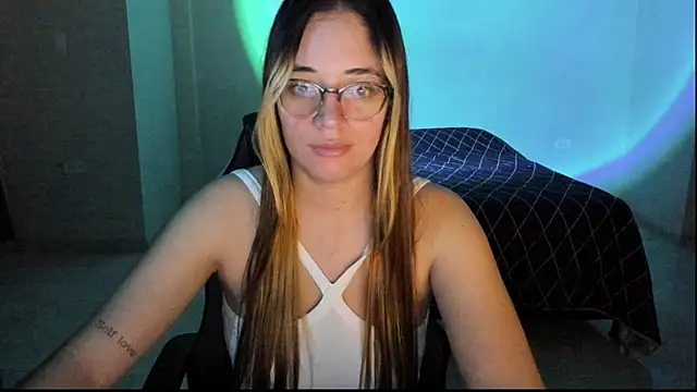 Snapshot of atenas_05_ chatting on October 5, 9:36 am atenas 05  online show from October 5, 9:36 am