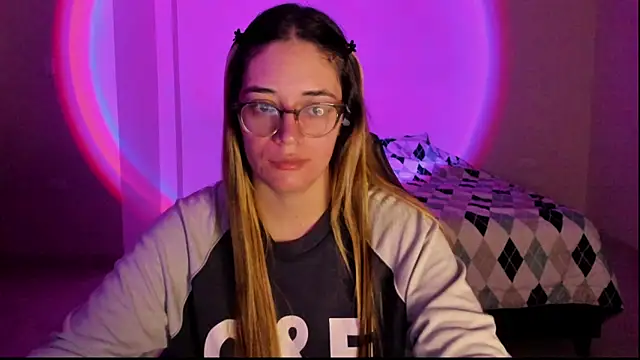 Snapshot of atenas_05_ chatting on October 12, 10:06 am atenas 05  online show from October 12, 10:06 am