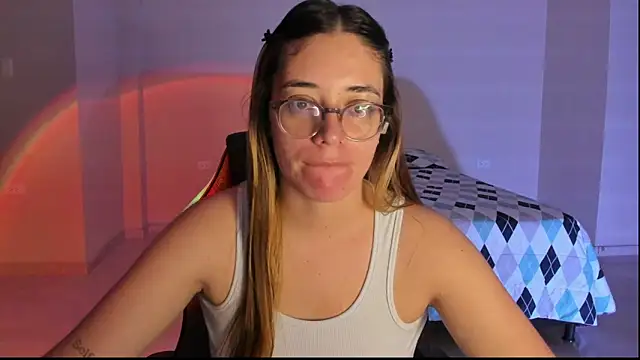 Snapshot of atenas_05_ chatting on September 21, 9:41 am atenas 05  online show from September 21, 9:41 am