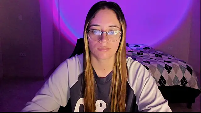 Snapshot of atenas_05_ chatting on October 11, 9:58 am atenas 05  online show from October 11, 9:58 am